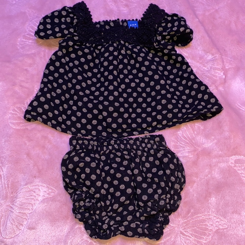 Black and cream 2 piece set, Old Navy, 6-12 months